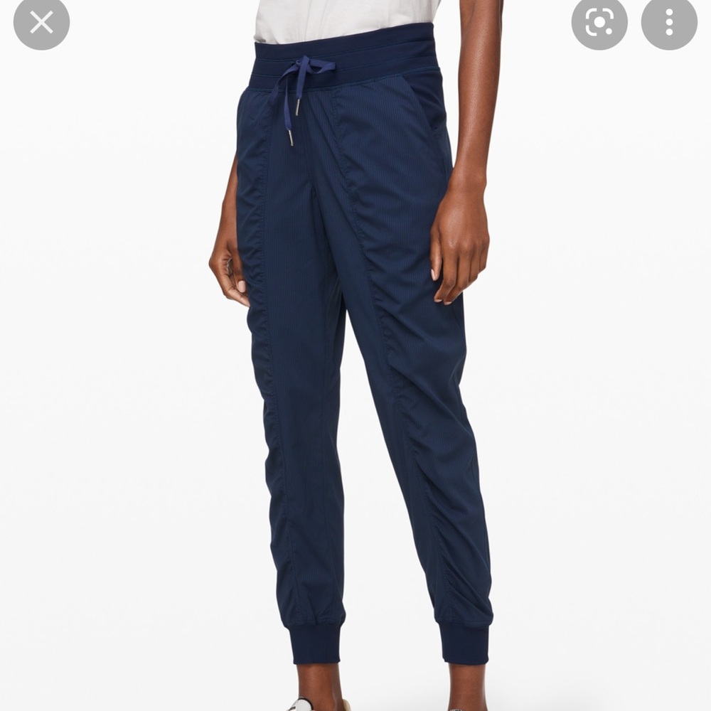 LULULEMON DANCE STUDIO